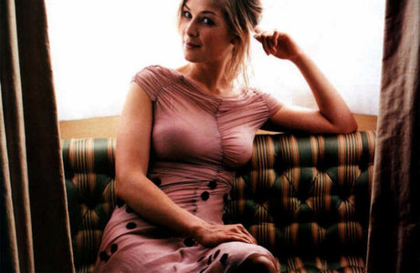 Rosamund Pike ポルノスター 無料 写真