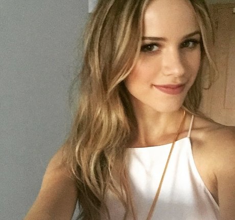 Halston Sage アダルト女優 画像