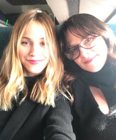 Halston Sage 高品質モデル ギャラリー