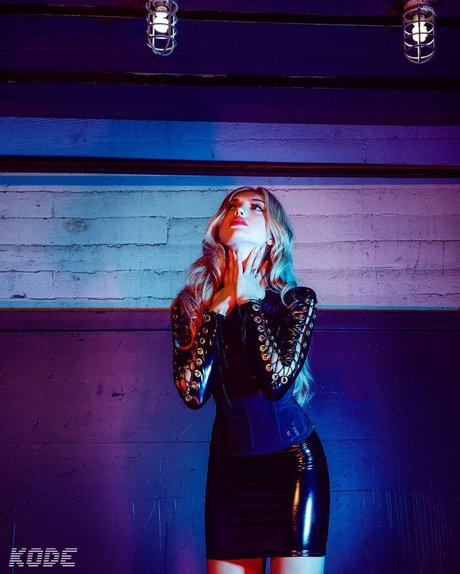 巨乳ラテン系オンリーファンズ ポルノグラフィック 写真