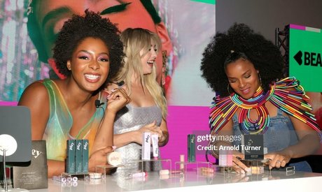 asmr 足 オンリーファンズ ポルノ 画像