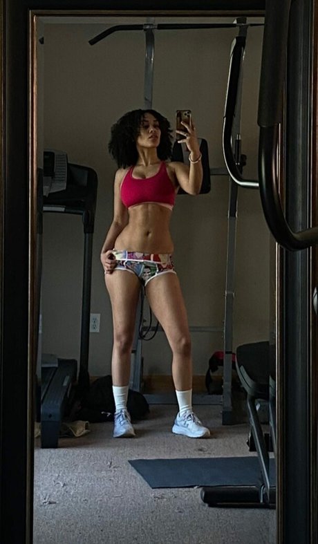 最もホットな女の子オンリーファンズ エロチック 写真
