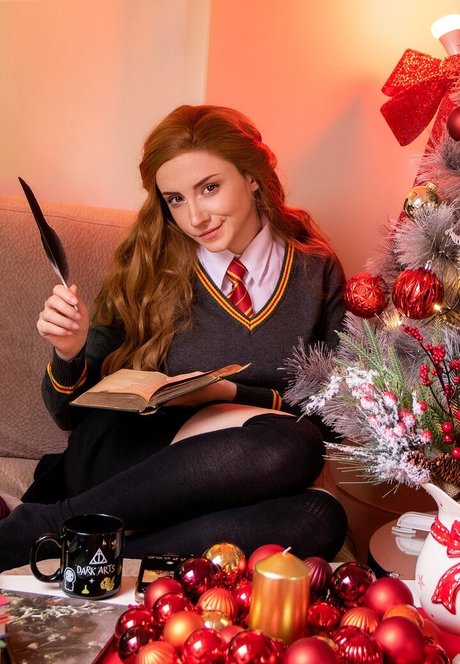 Ezy Summers Cosplay profile image