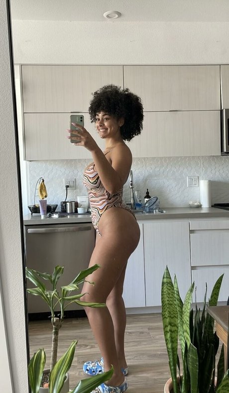 Raina Morris セクシーなポルノスター 写真