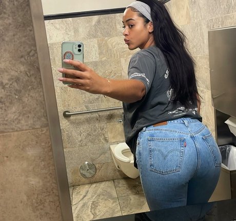 Raina Morris かわいいモデル ギャラリー