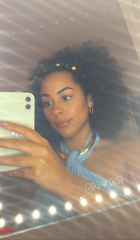 Raina Morris セックスモデル 画像