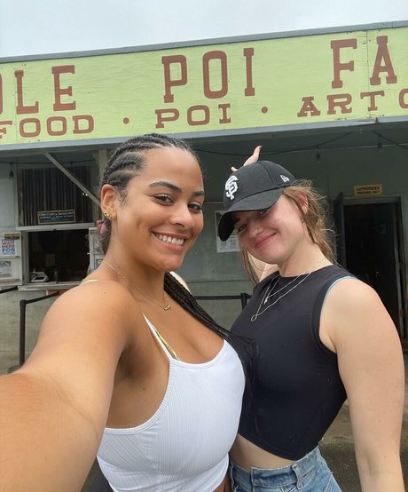 Raina Morris エロティックなポルノスター 写真