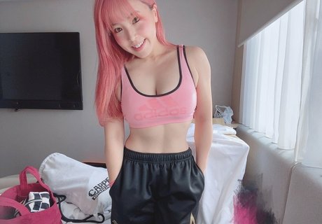 太めのアジア人オンリーファンズ ホット 画像
