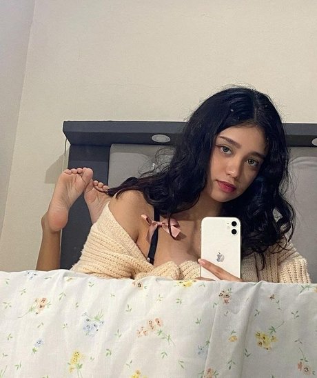 POVティーンオンリーファンズ 美しいヌード 写真