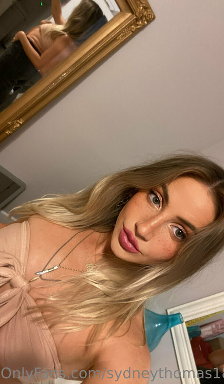 セクシーなアジア人オンリーファンズ ホットヌード 写真