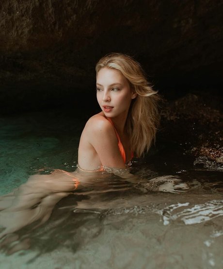 Fernanda Schneider HD女優 ギャラリー