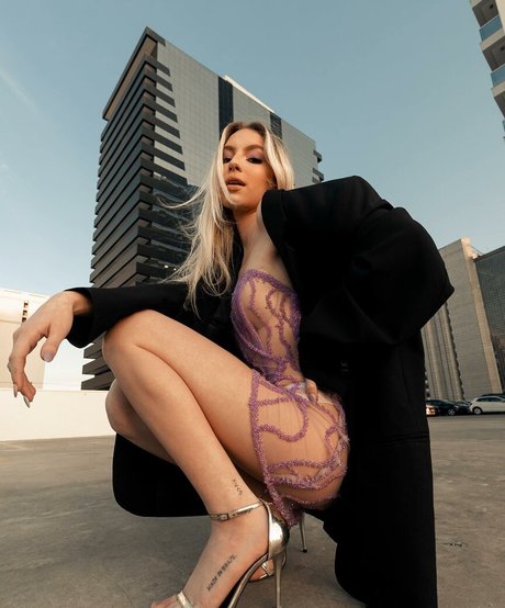 Fernanda Schneider ポルノモデル 写真