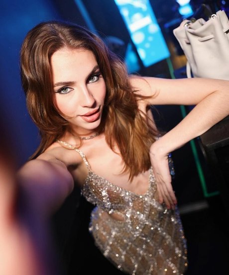 Fernanda Schneider セクシーなポルノスター 写真