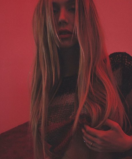 ショートヘアのオンリーファンズ HD 写真