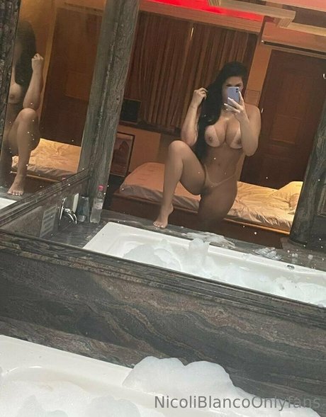 Nicoli Blanco セクシーなスター 写真