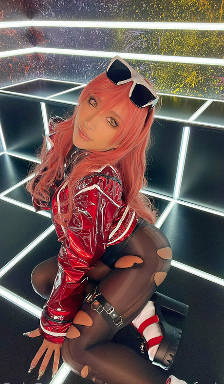 トップレスオンリーファンズ 無料セクシー 写真