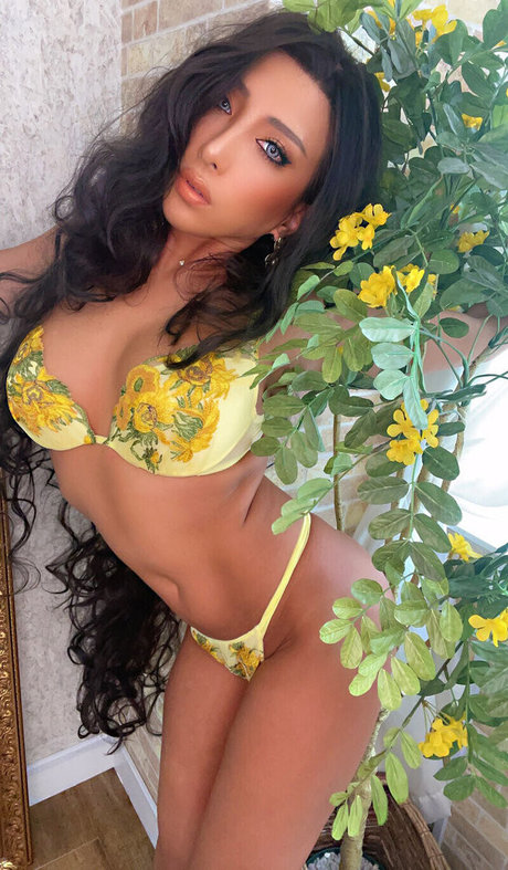 白いランジェリーオンリーファンズ 素敵 写真