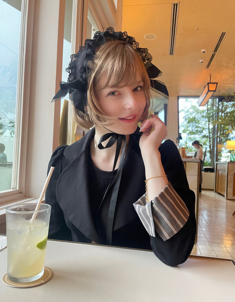 背の高い熟女オンリーファンズ ホットヌード 写真