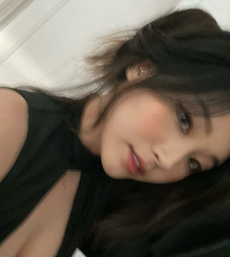 曲線美のラテン系オンリーファンズ 美しいヌード 画像
