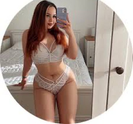 Emalia Lorena 女優 写真