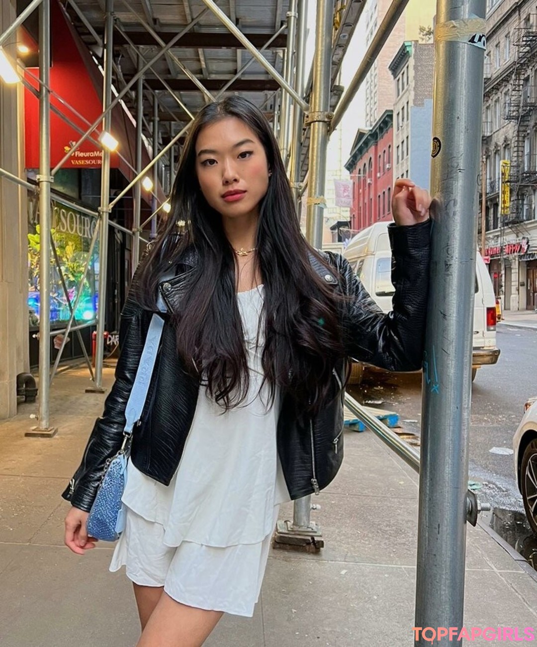 曲線美のクーガーオンリーファンズ 裸 ギャラリー