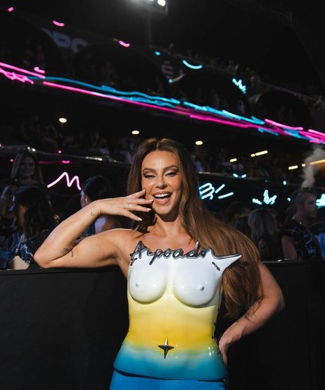 赤毛の熟女オンリーファンズ 美しいポルノ 写真