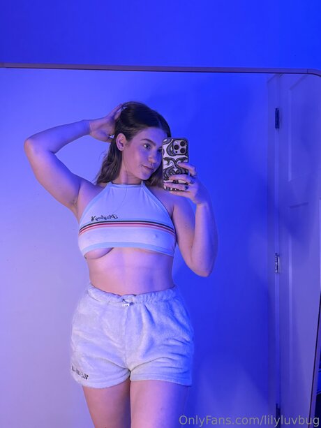Lilyluvbug ヌードモデル 写真