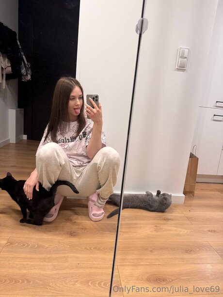 Julia Love69 独占モデル 写真