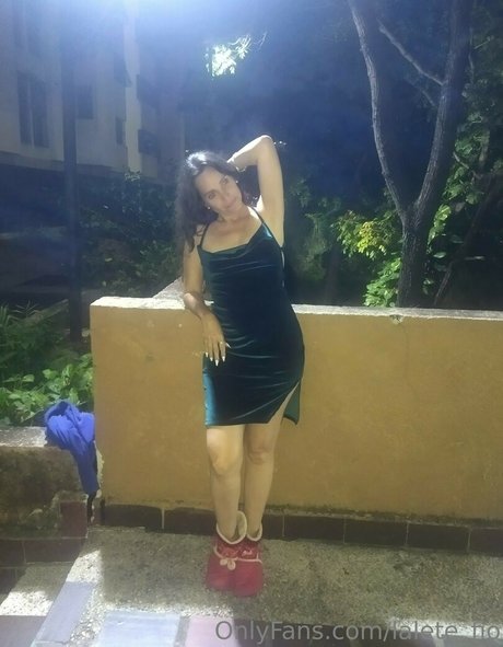 黒檀の厚いオンリーファンズ ホットxxx 写真