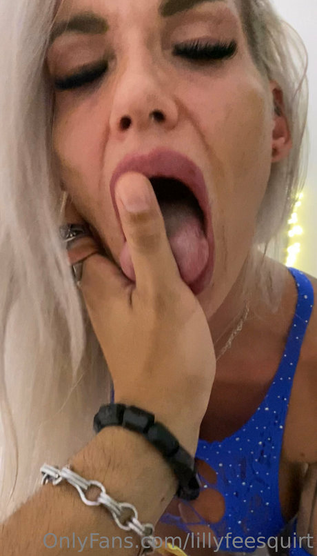 Lillyfee Squirt ポルノスター ホット 画像