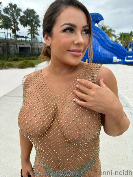 Jenni Neidhart ポルノモデル 写真