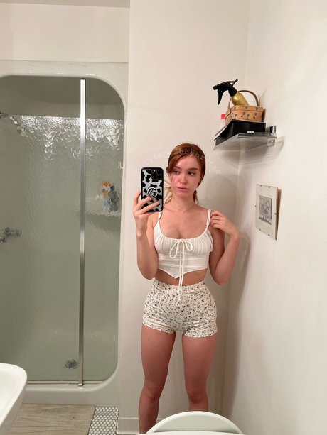 小さいチンポのシーメールオンリーファンズ 美しいポルノ 写真