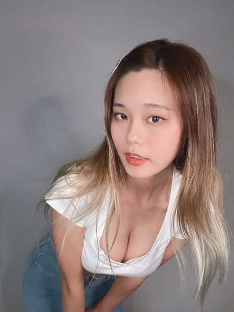 大きなお尻のアジア人オンリーファンズ ホット 写真