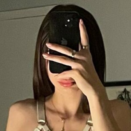 小さいチンポのシーメールオンリーファンズ ポルノ 写真
