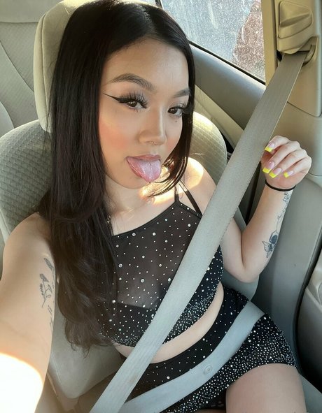 母と息子のオンリーファンズ ホット裸 写真