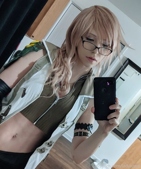 レディーボーイ アジアン オンリーファンズ アートxxx 写真