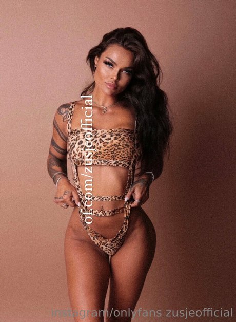 主観視点のアジア人オンリーファンズ ポルノ 写真