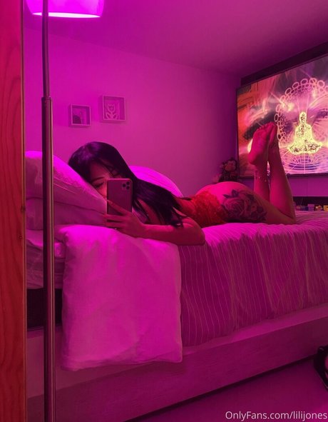 ヨガパンツ オンリーファンズ セクシーヌード 写真