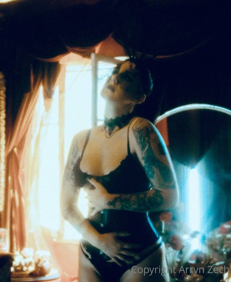 痩せたティーンの巨乳オンリーファンズ ホットポルノ 写真