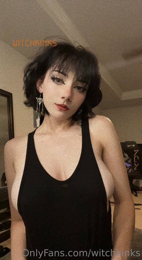 巨乳の熟女オンリーファンズ ホットポルノ 画像