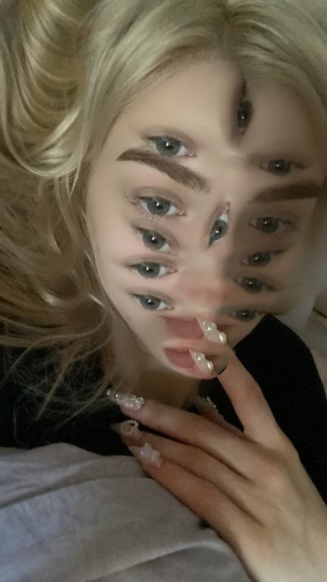 デカ尻Tバックオンリーファンズ ホット裸 写真