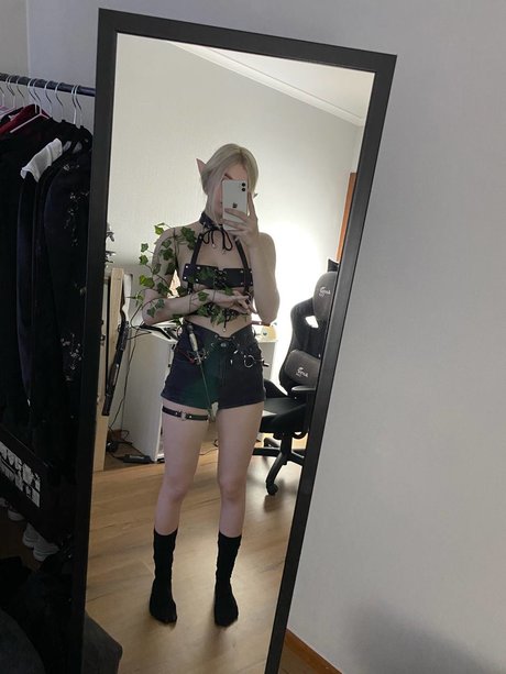 マッサージオンリーファンズ セクシーヌード 写真