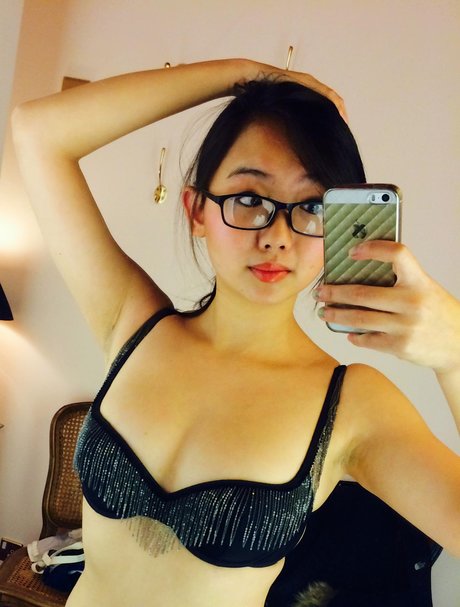 Harriet Sugarcookie セクシーなポルノスター 画像