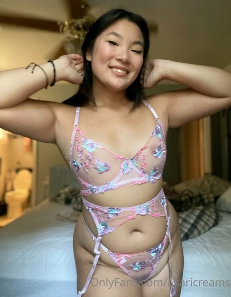 Akari Creams 素敵なポルノスター 写真