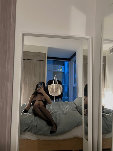 垂れ乳オンリーファンズ ホットセクシー 写真
