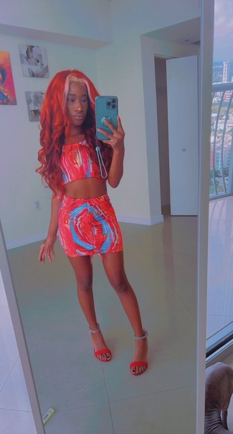 Mini Stalli エロティックなモデル 写真