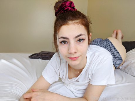 ティーンフィンガリングオンリーファンズ 無料ヌード 画像