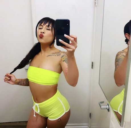 アジア人男性オンリーファンズ ポルノグラフィック 写真