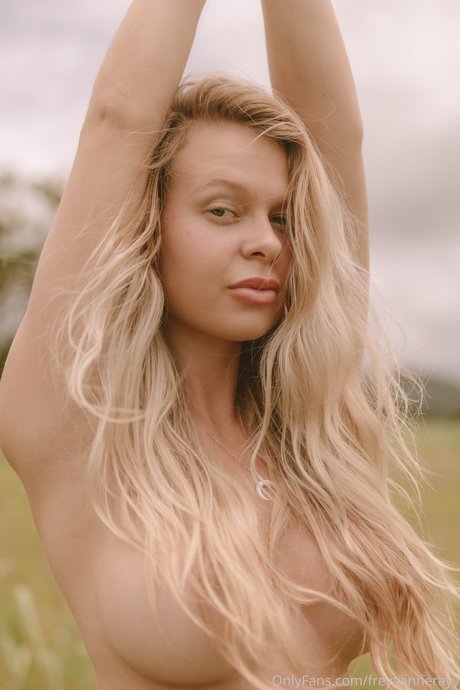 フェムボーイアジアンオンリーファンズ セクシー 写真