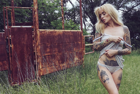 黒い肌のオンリーファンズ エロチック 画像